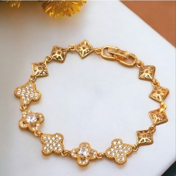 Luxury 18k Gold Plated Clover Zircon Crystal Bracelet - Picture 3 of 5